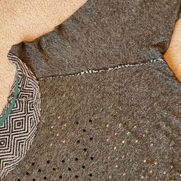 Maurices gray sweatshirt with black chevron print on edges size 1X - Picture 12 of 16